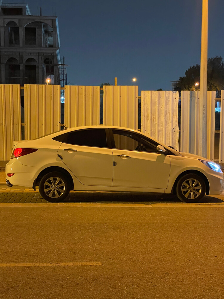 Hyundai Accent - 4