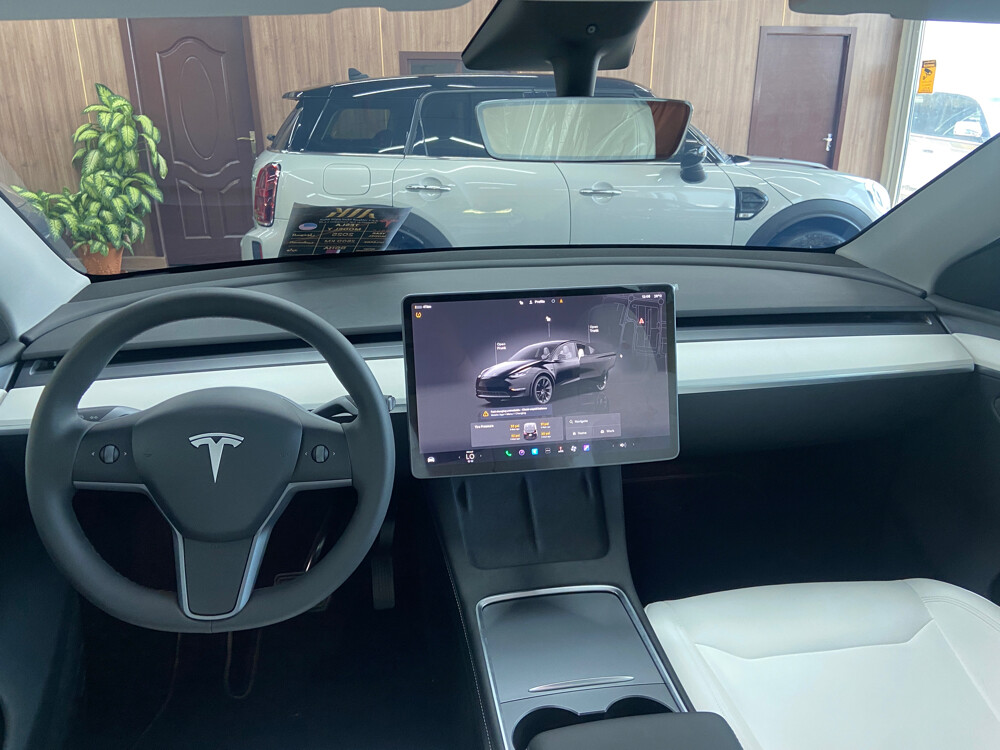 Tesla 2024 Y black - 9