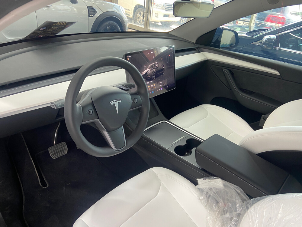 Tesla 2024 Y black - 8