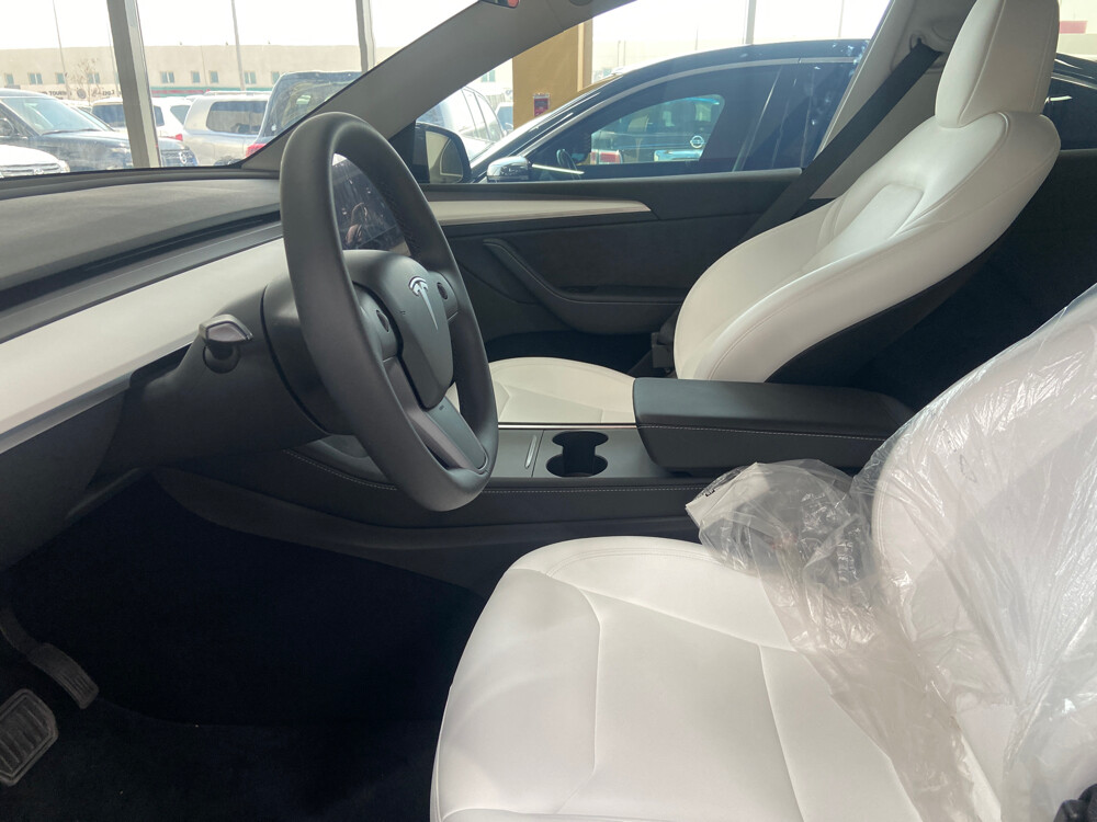 Tesla 2024 Y black - 2
