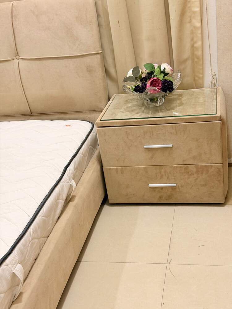 Branded Bed with mattress +2 table - 2
