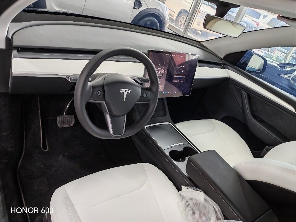 Tesla Y - 9