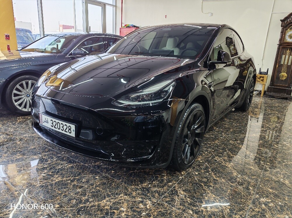 Tesla Y - 3