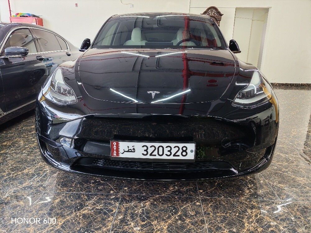 Tesla Y - 1