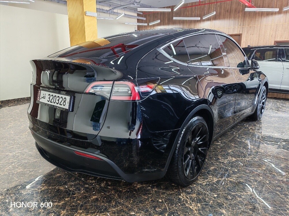 Tesla Y - 5