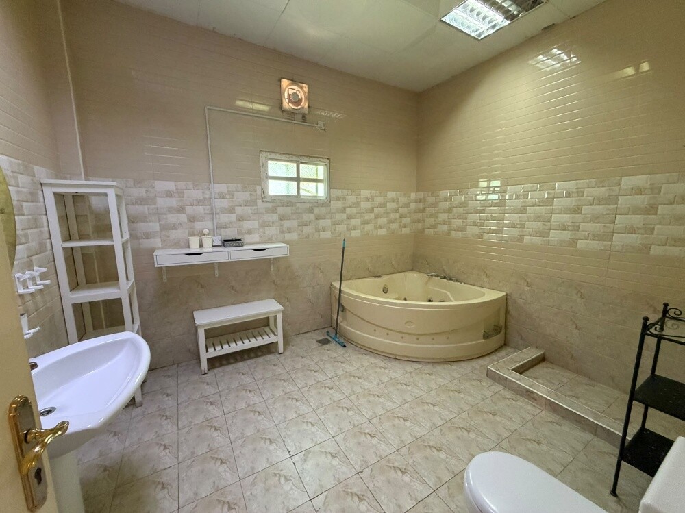 For rent excellent villa Al Duhail - 23