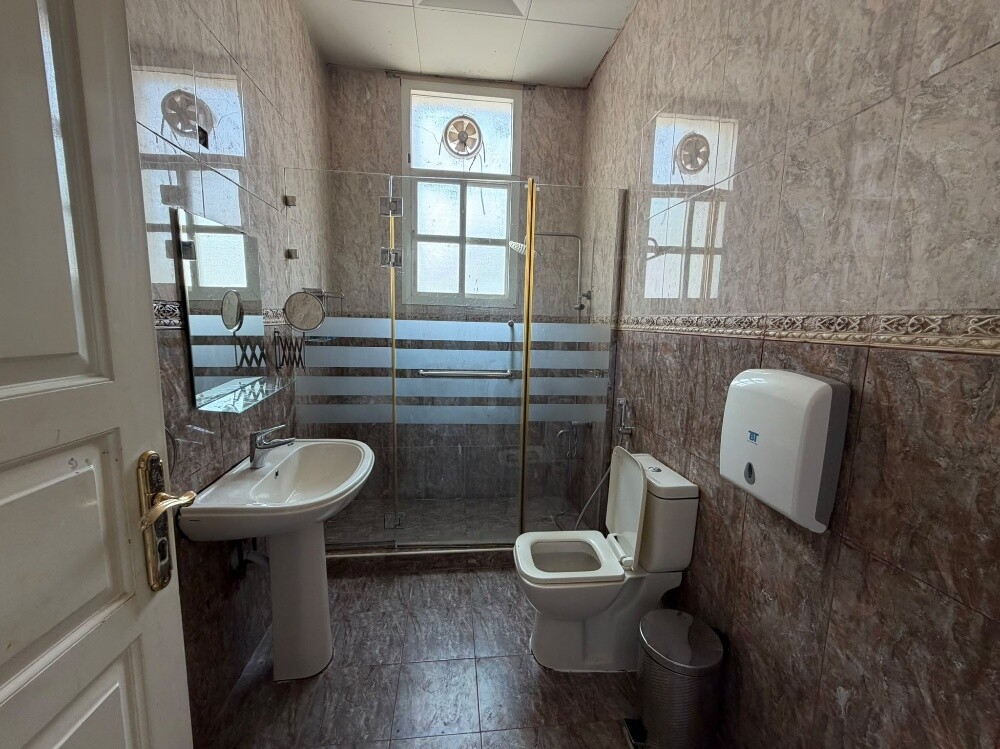 For rent excellent villa Al Duhail - 14