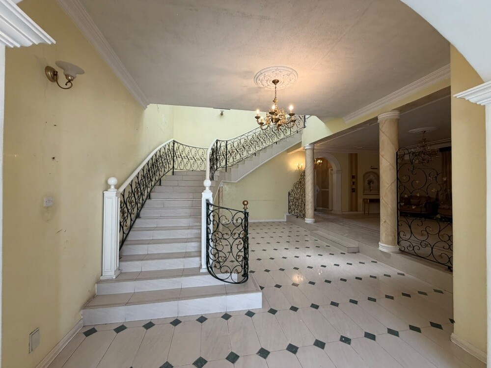 For rent excellent villa Al Duhail - 24