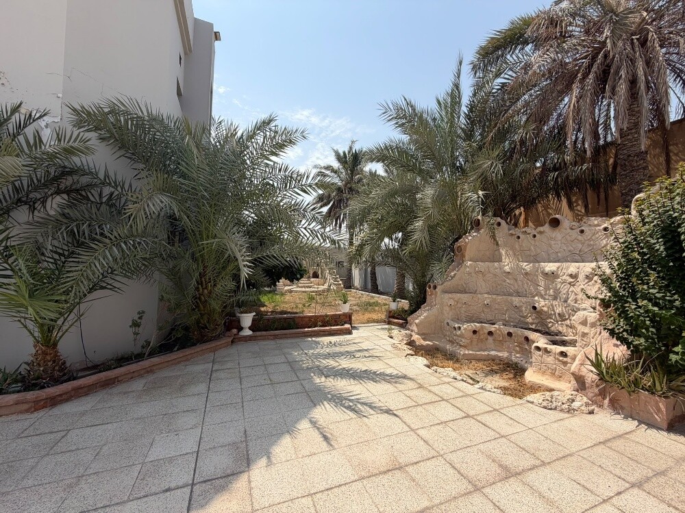 For rent excellent villa Al Duhail - 18
