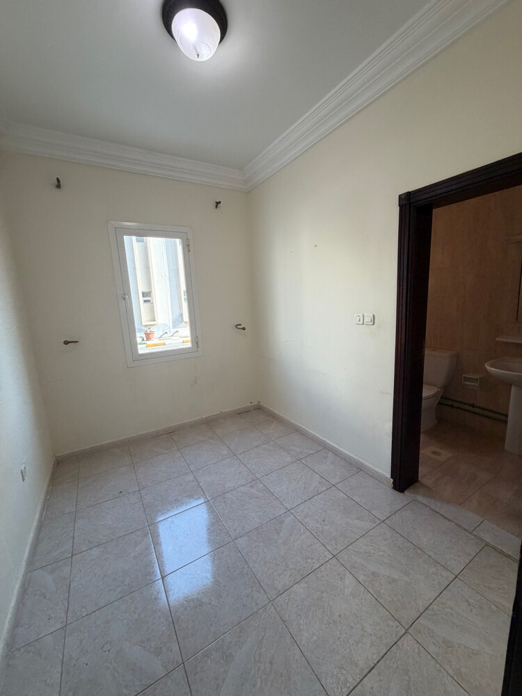 للايجارفيلاداخل مجمع سكني4غرف8000 - 11
