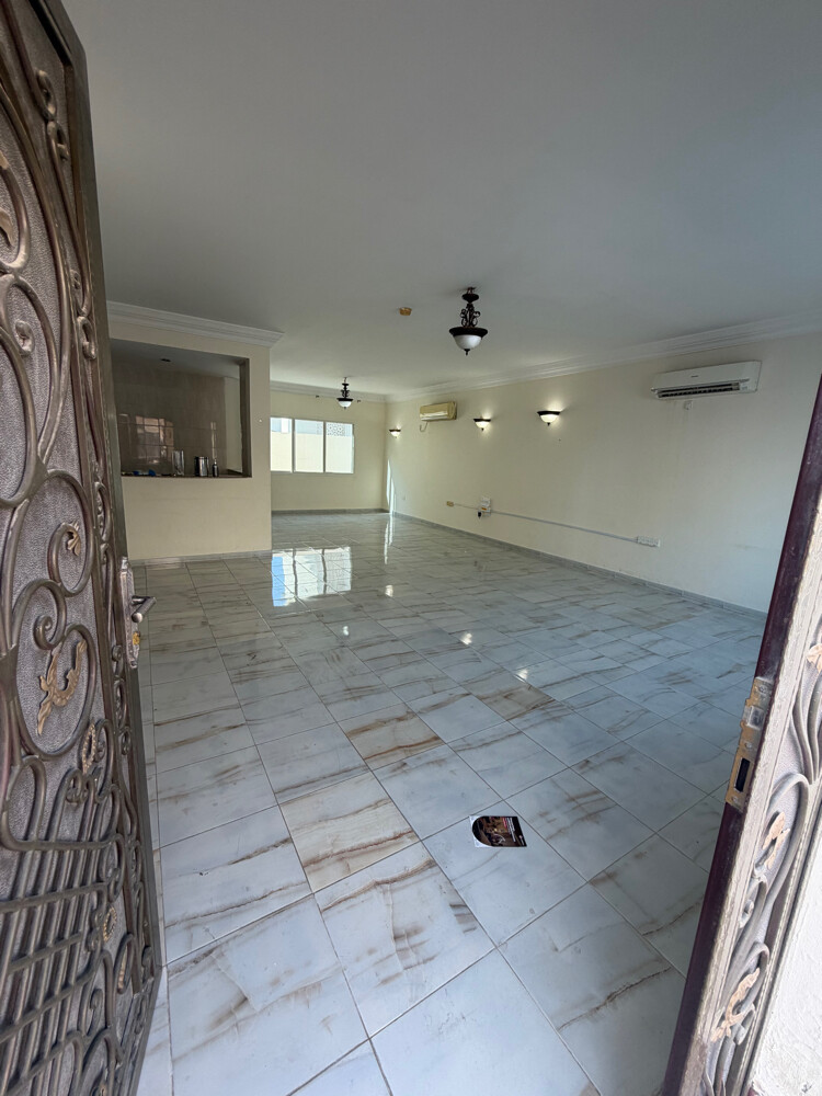 للايجارفيلاداخل مجمع سكني4غرف8000 - 20