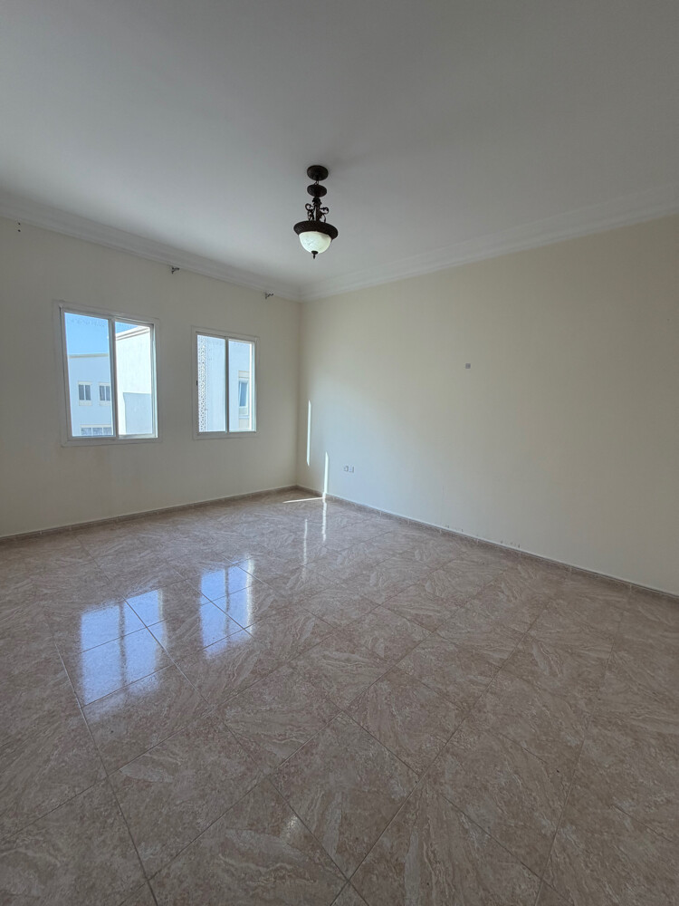 للايجارفيلاداخل مجمع سكني4غرف8000 - 9