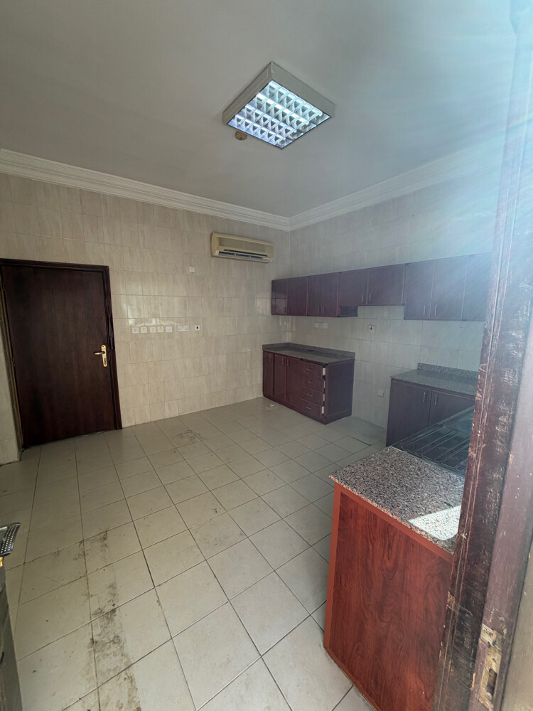 للايجارفيلاداخل مجمع سكني4غرف8000 - 15
