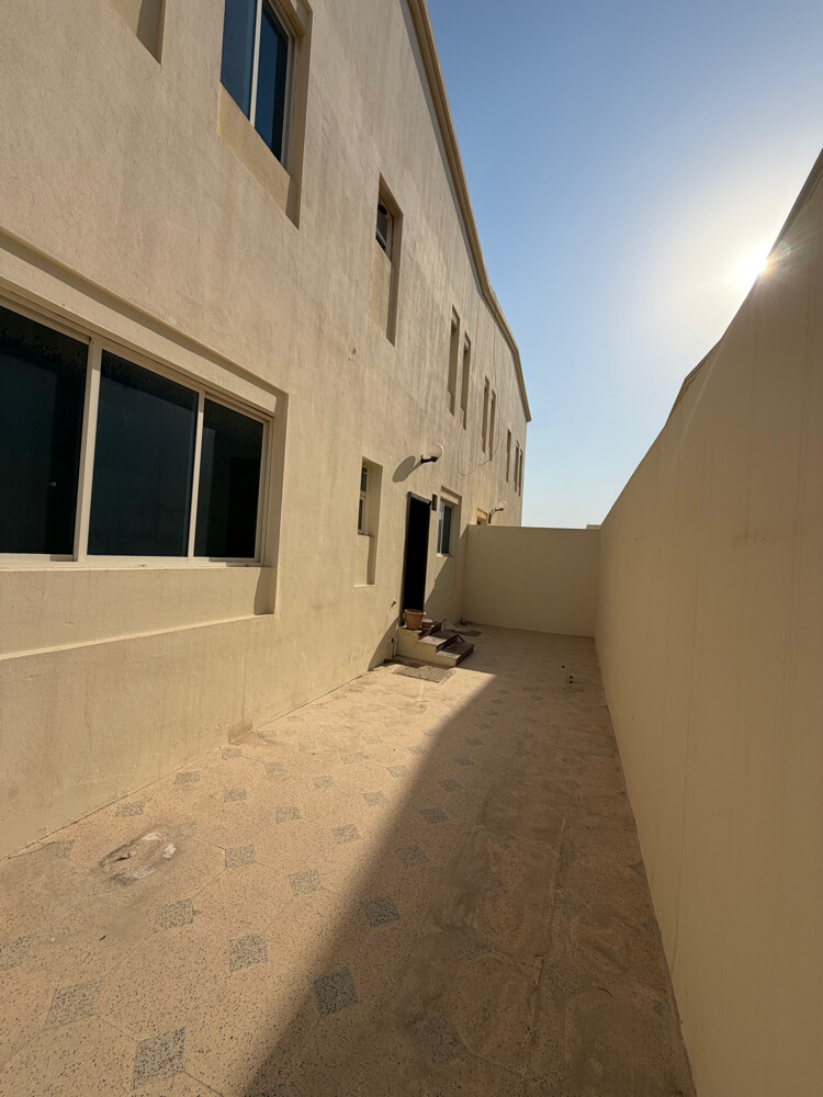 للايجارفيلاداخل مجمع سكني4غرف8000 - 14