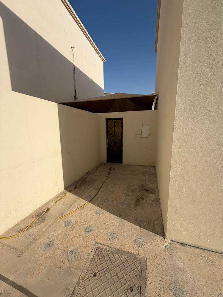 للايجارفيلاداخل مجمع سكني4غرف8000 - 13