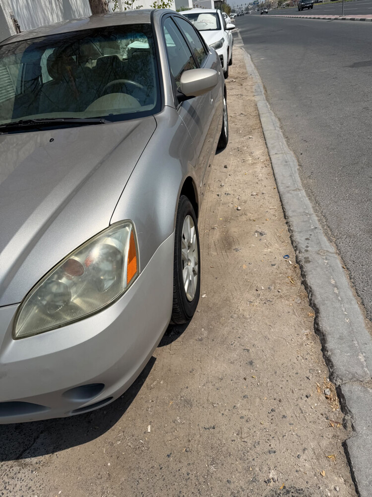 Nissan Altima  - 5