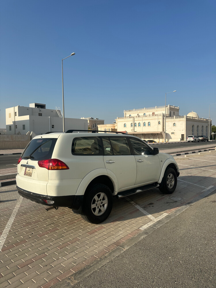 pajero sport 2010 - 5