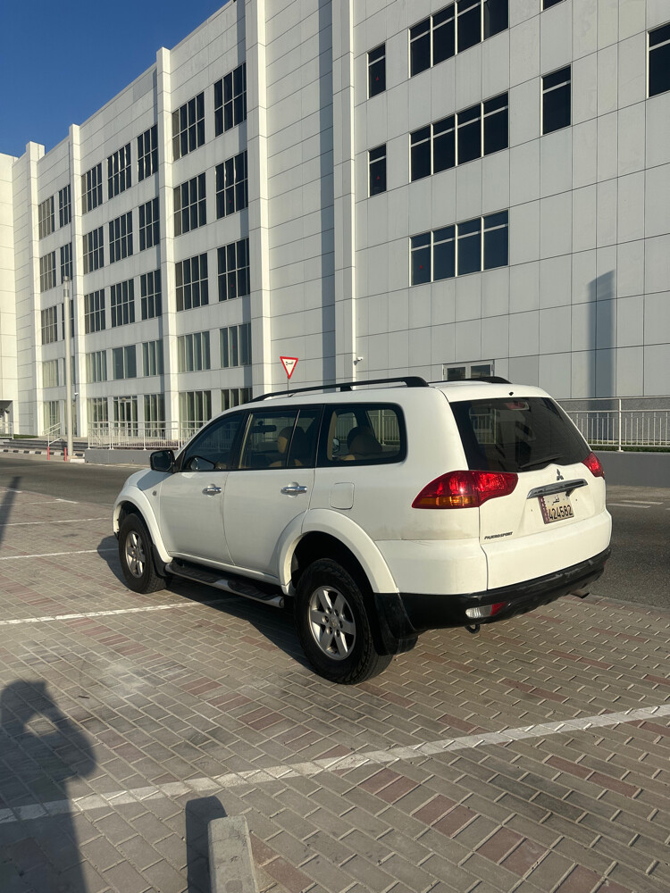 pajero sport 2010 - 7