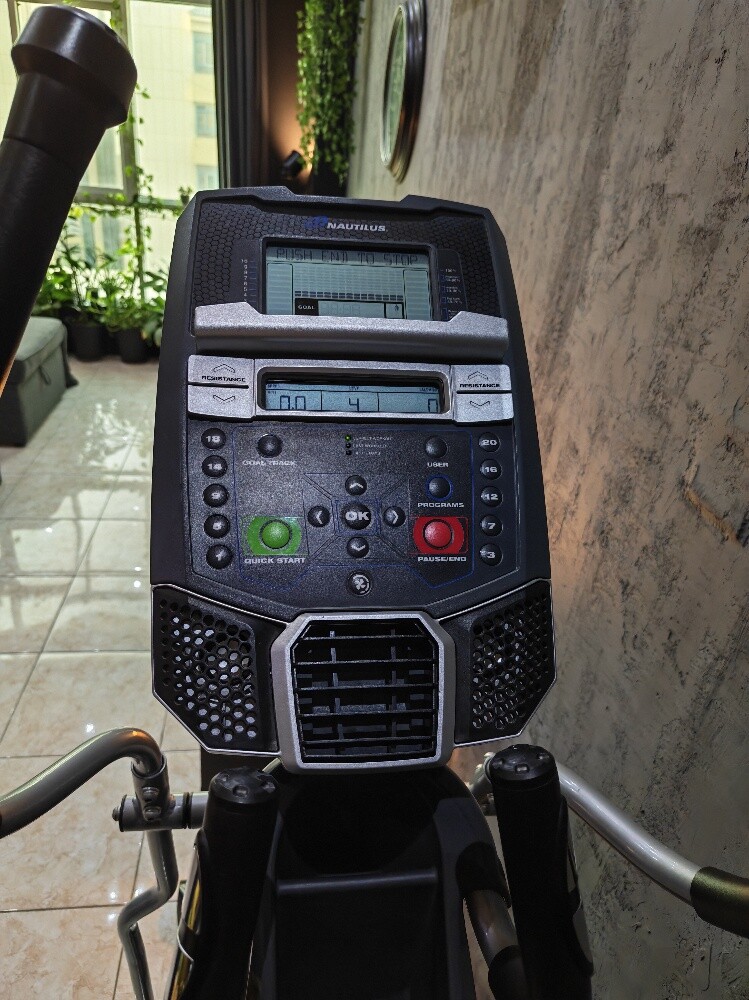 Nautilus E614 Elliptical/Orbitrek - 5