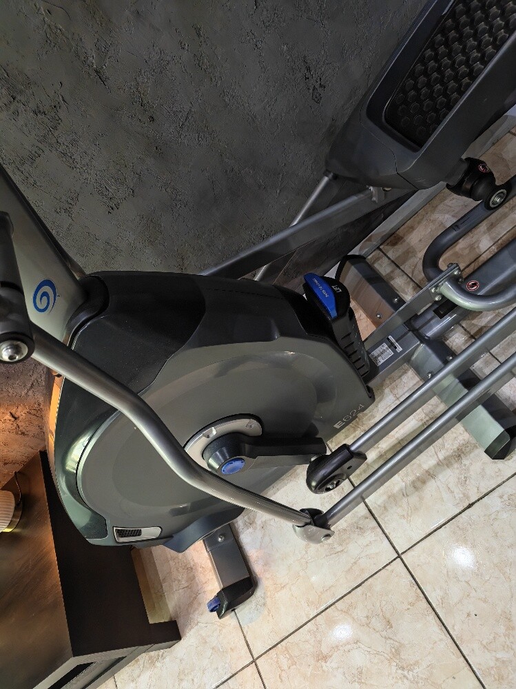 Nautilus E614 Elliptical/Orbitrek - 2