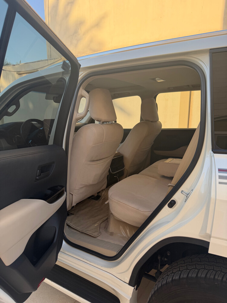 Land Cruiser GXR Twin Turbo - 8