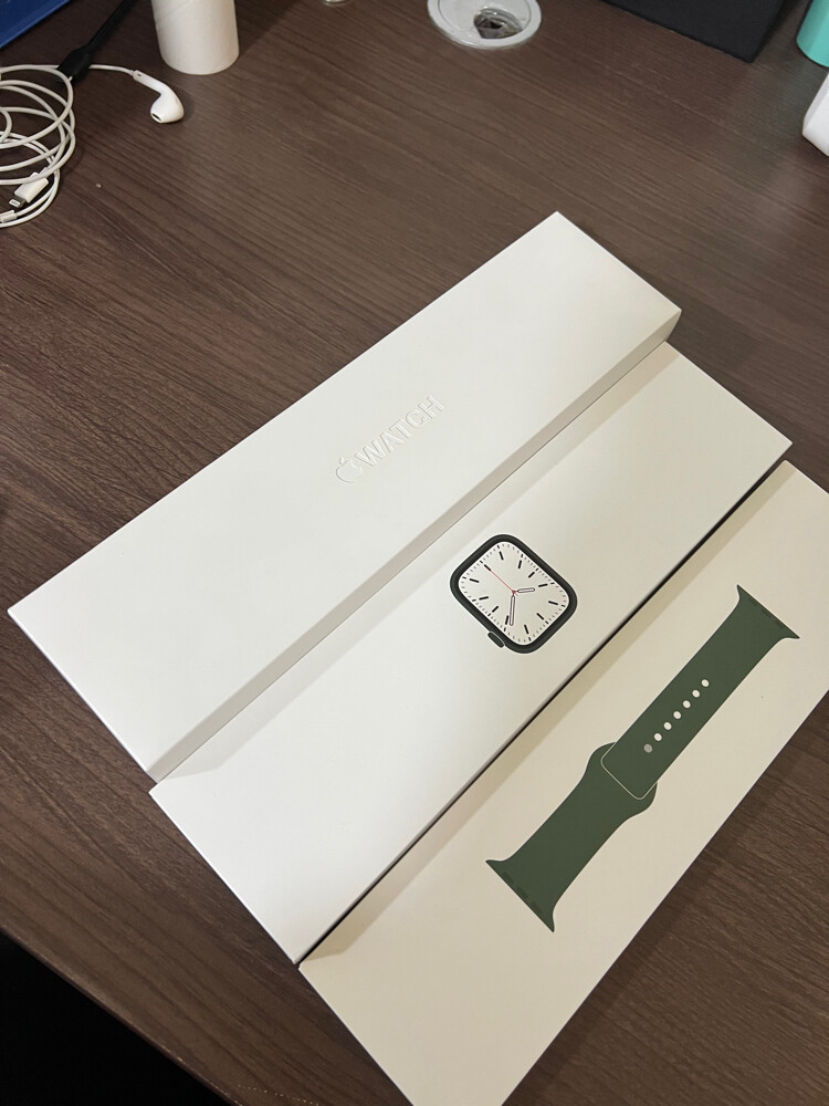 Apple Watch Series 7 - 1