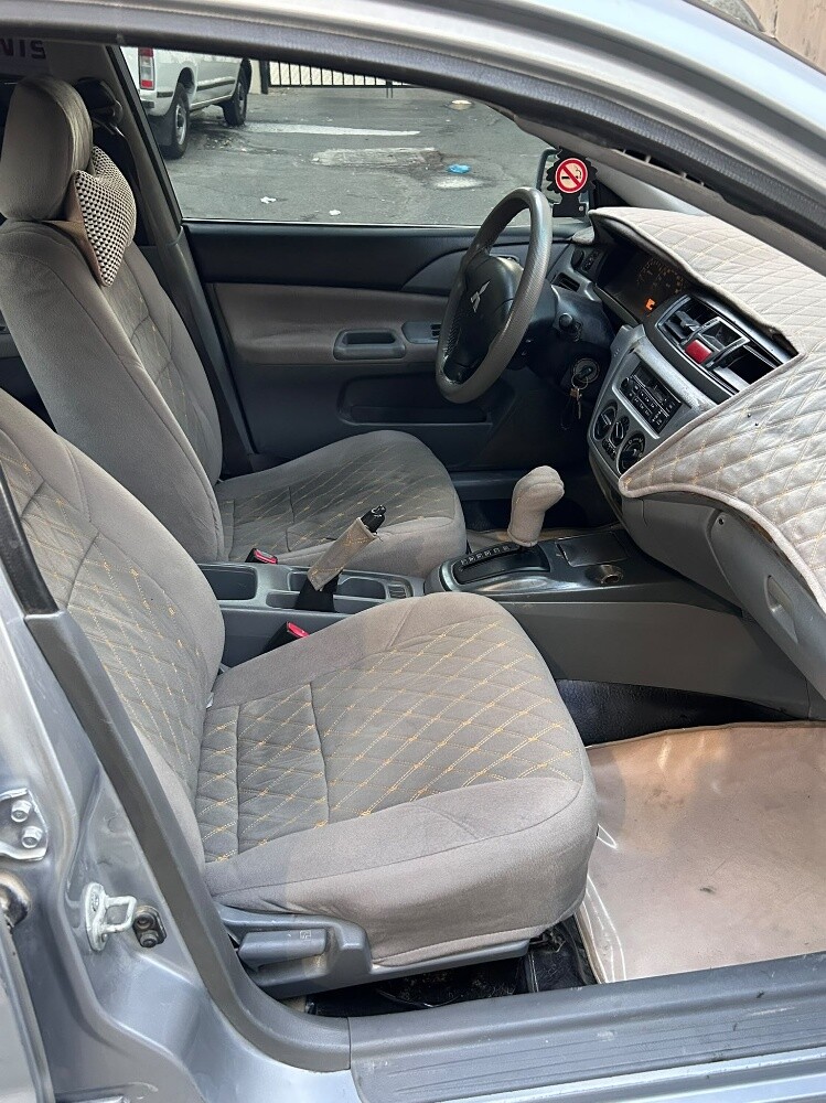 Mitsubishi lancer 2010 - 4