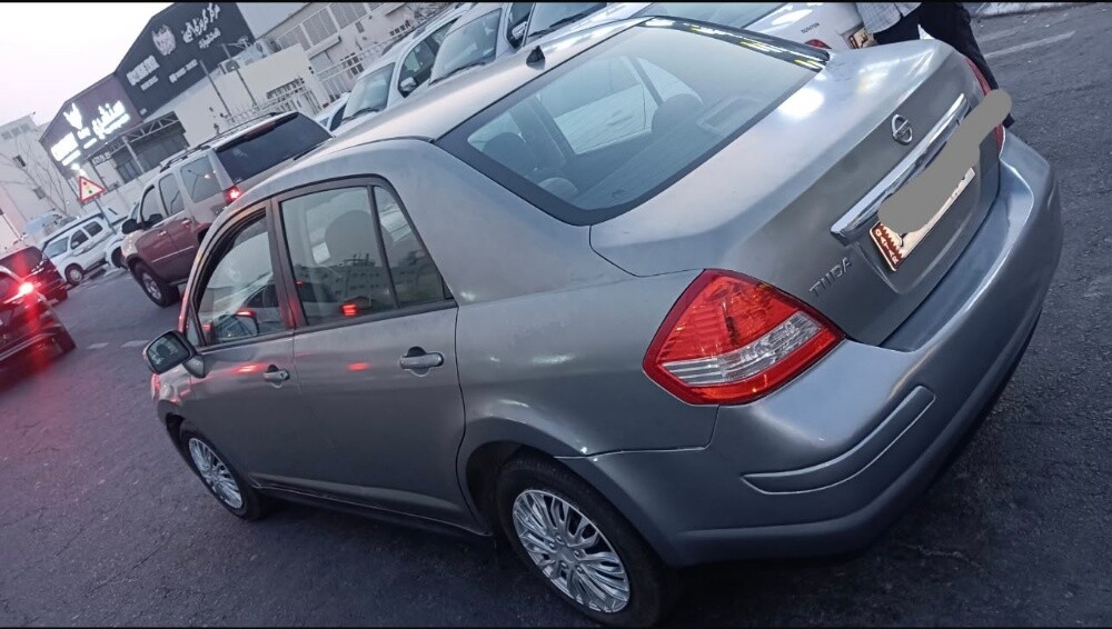 Nissan Tiida 2012 - 1