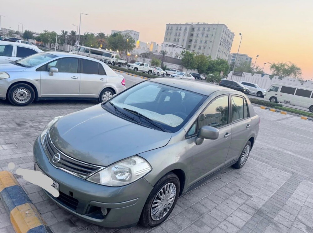 Nissan Tiida 2012 - 2