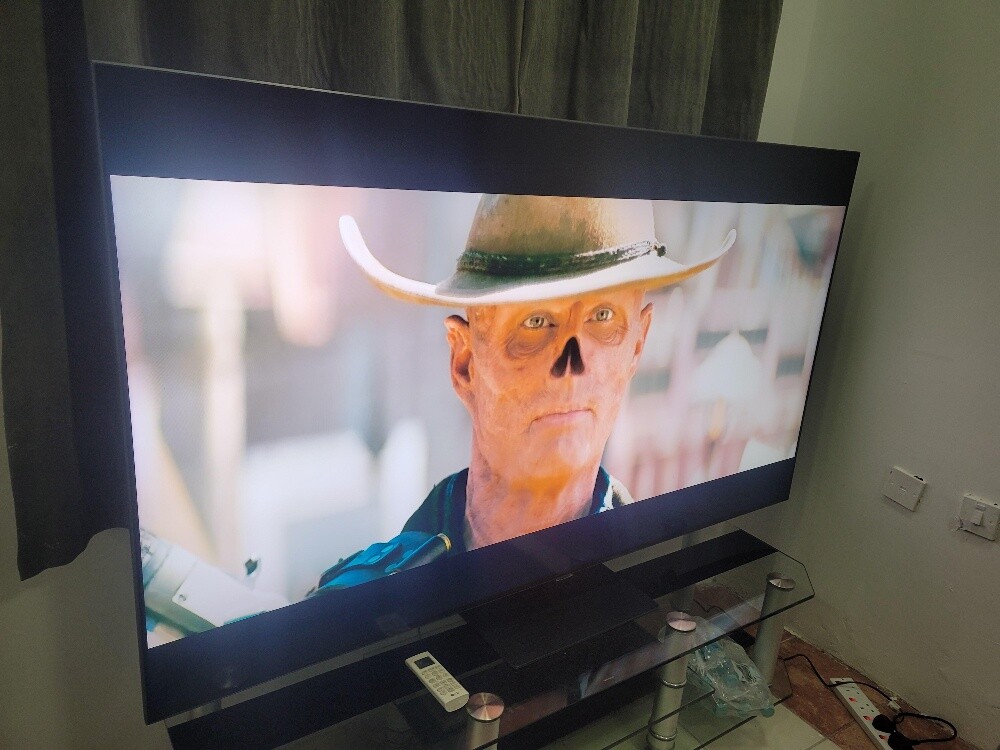 Samsung smart TV with remote contro - 1