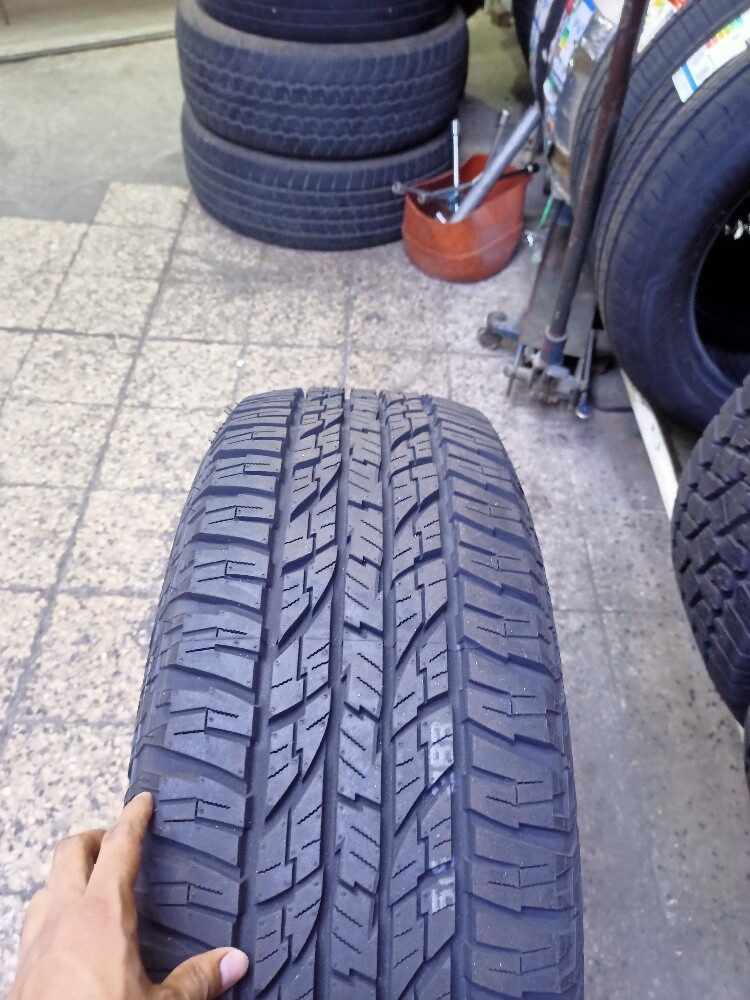 285/70R17 Yokohama A/T - 2