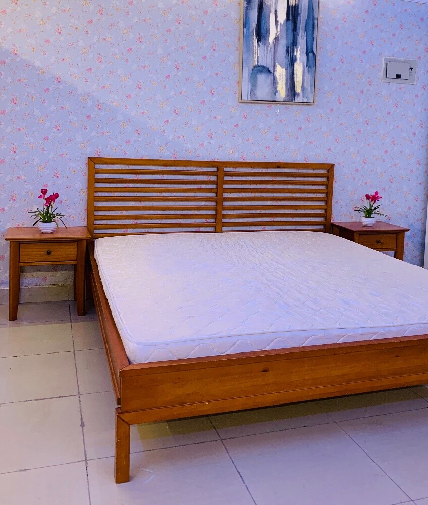 KING BED WITH MATTRESS 2 SIDE TABLE - 3