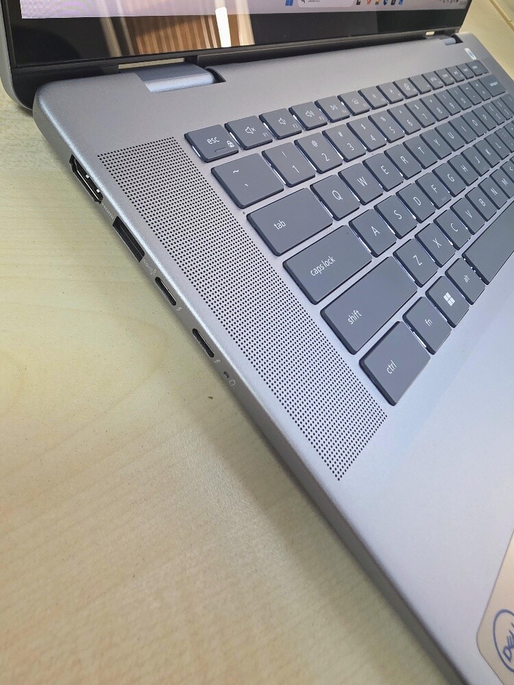 DeLL x360 Ultra 7 16GB 1TB 16"WUXGA - 7