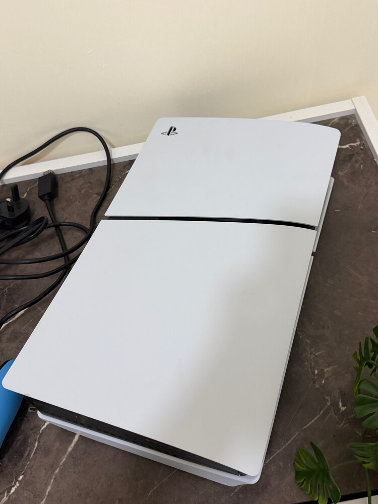 PS5 slim disc 1TB with 2 controller - 8