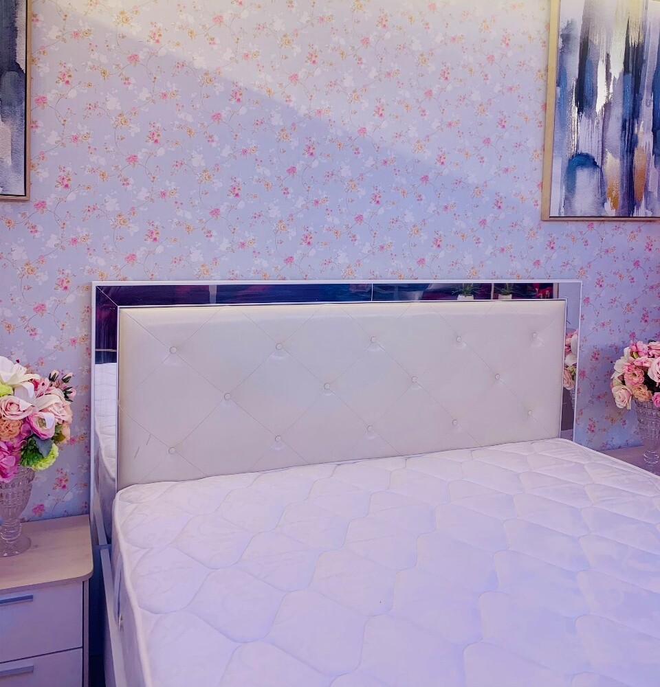 HOME CENTER KING BEDROOM SET. - 8