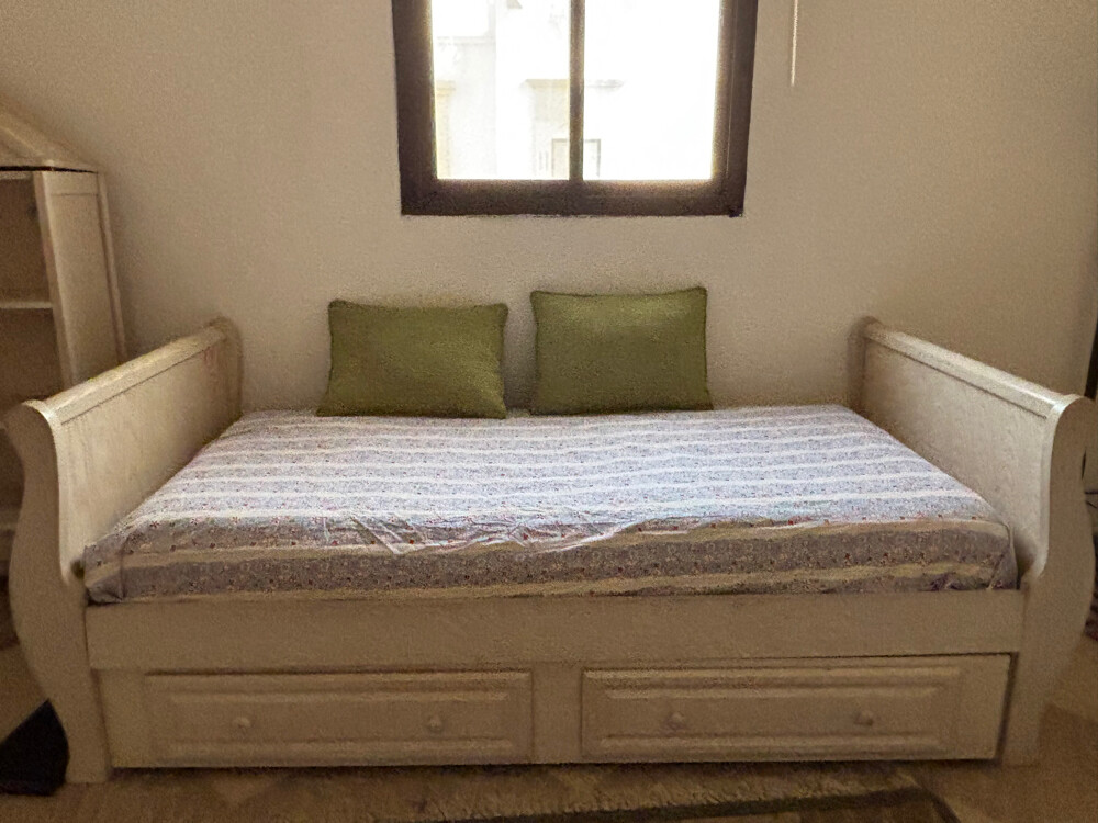 super sturdy 2 kid bed/mattress - 1