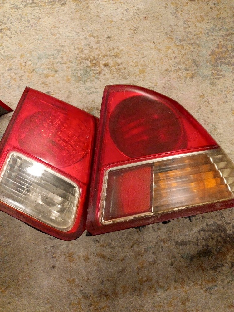 Honda civic 2005 back light - 2