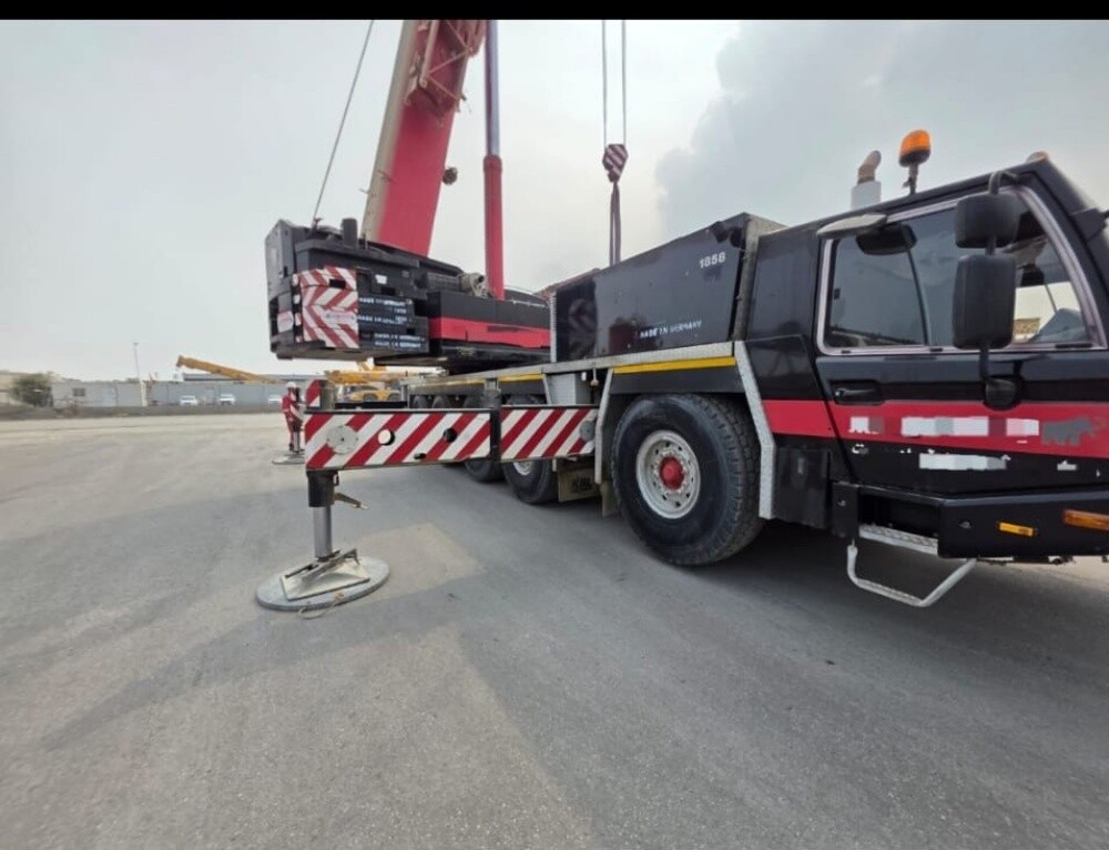LOOKING FOR WORK 50 TON CRANE - 1