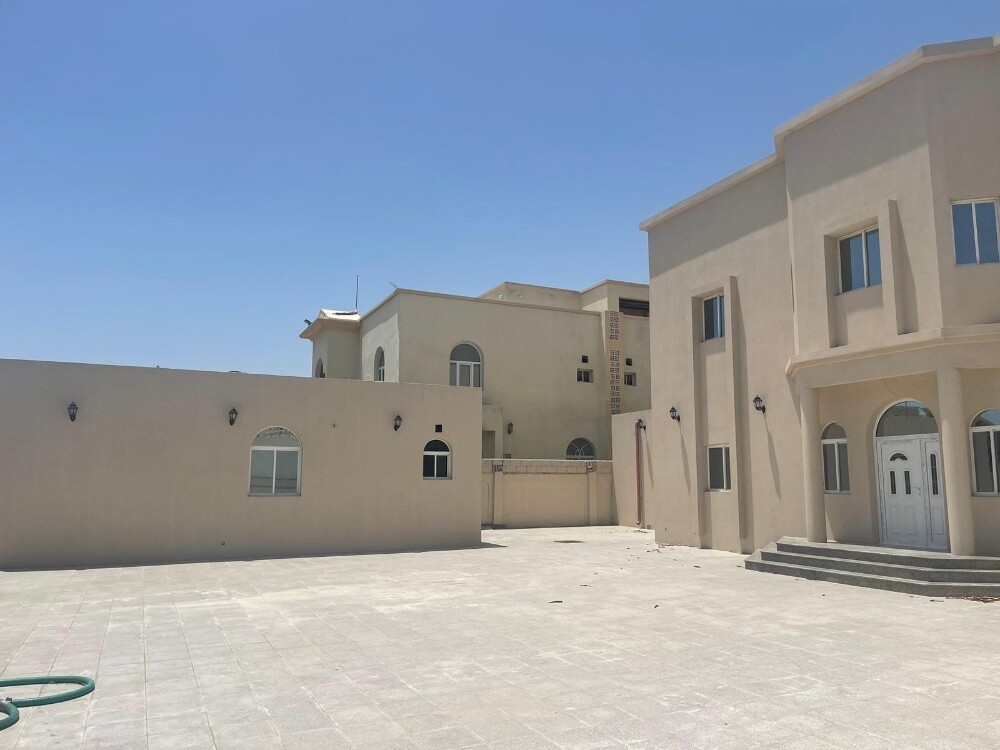 للبيع فيلا بحزم المرخية
جديد اول - 3