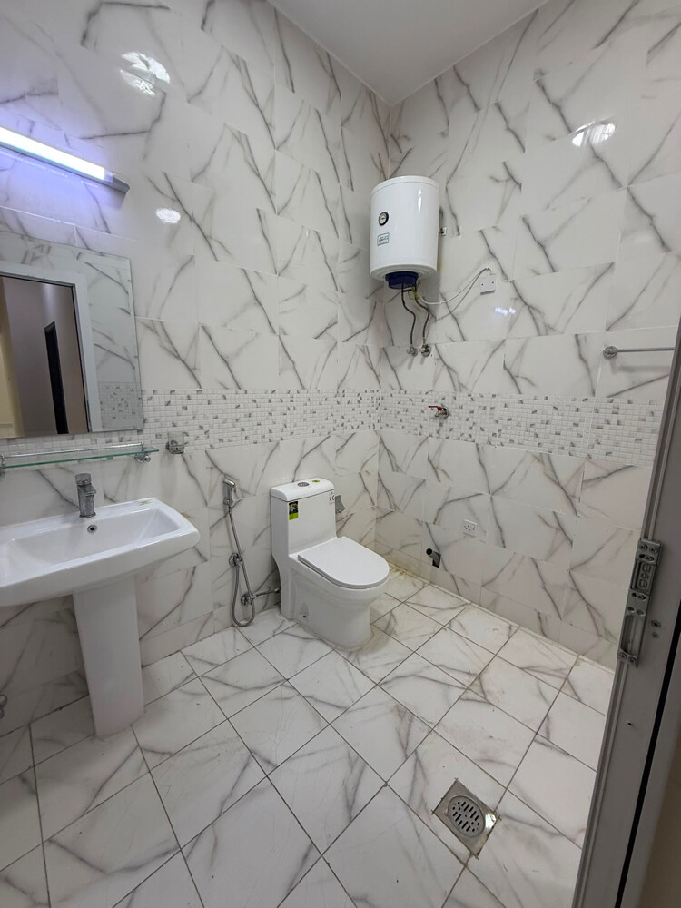 شقق مساحات كبيره بالشارع التجاري - 8