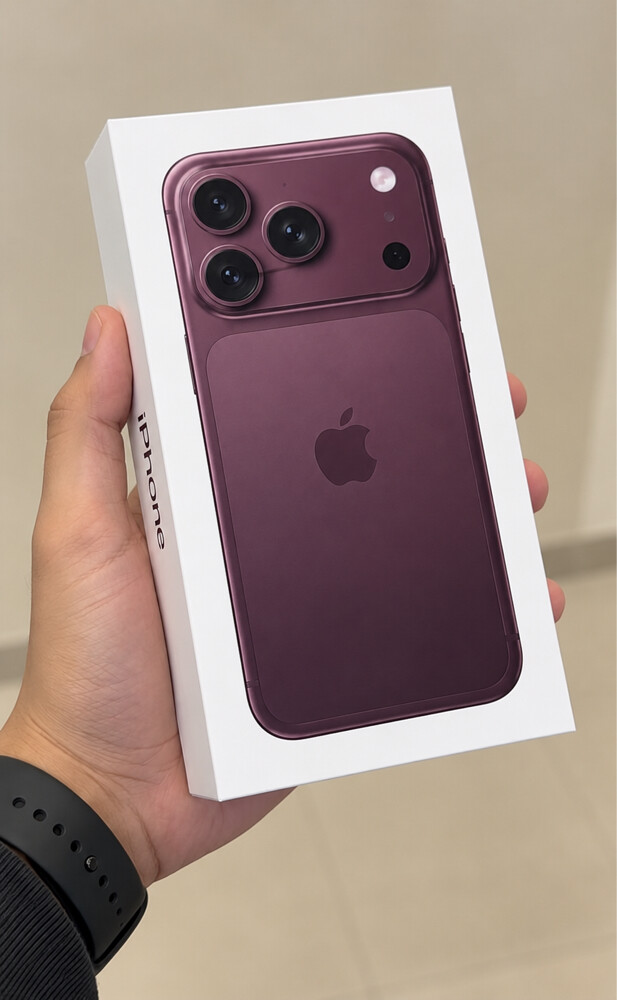 i phone 18 pro 256GB Burgundy color - 1