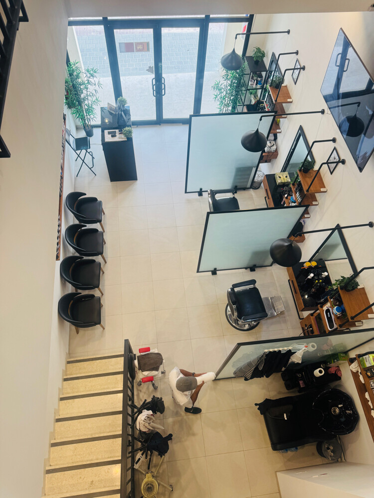 BARBER VACANCY – MEN’S SALON  - 4