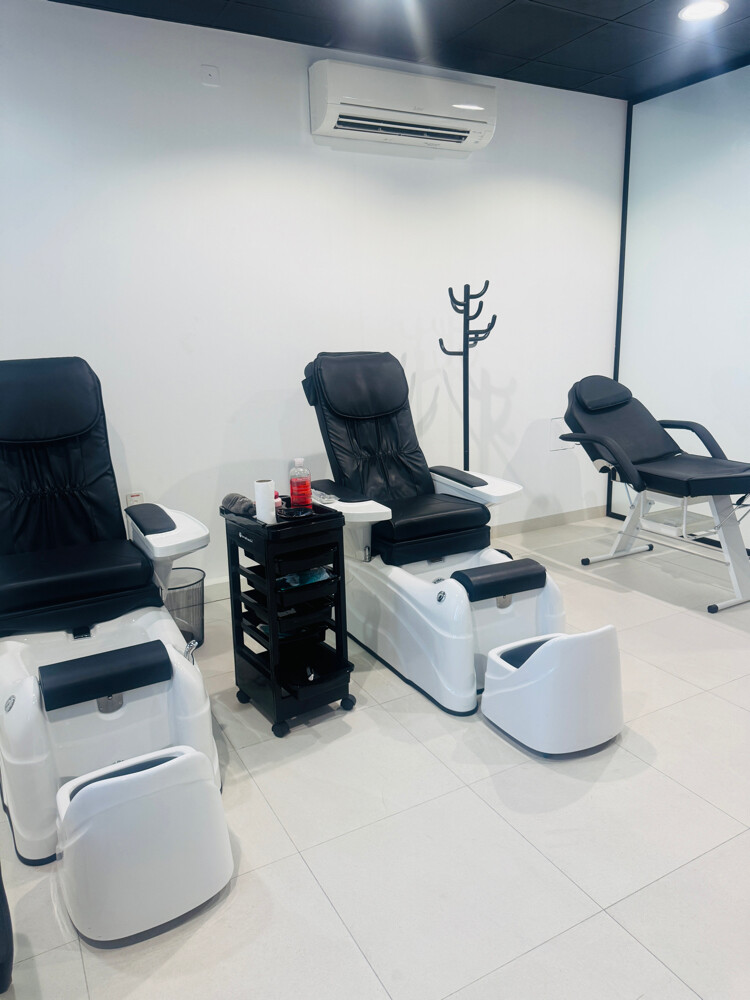 BARBER VACANCY – MEN’S SALON  - 3