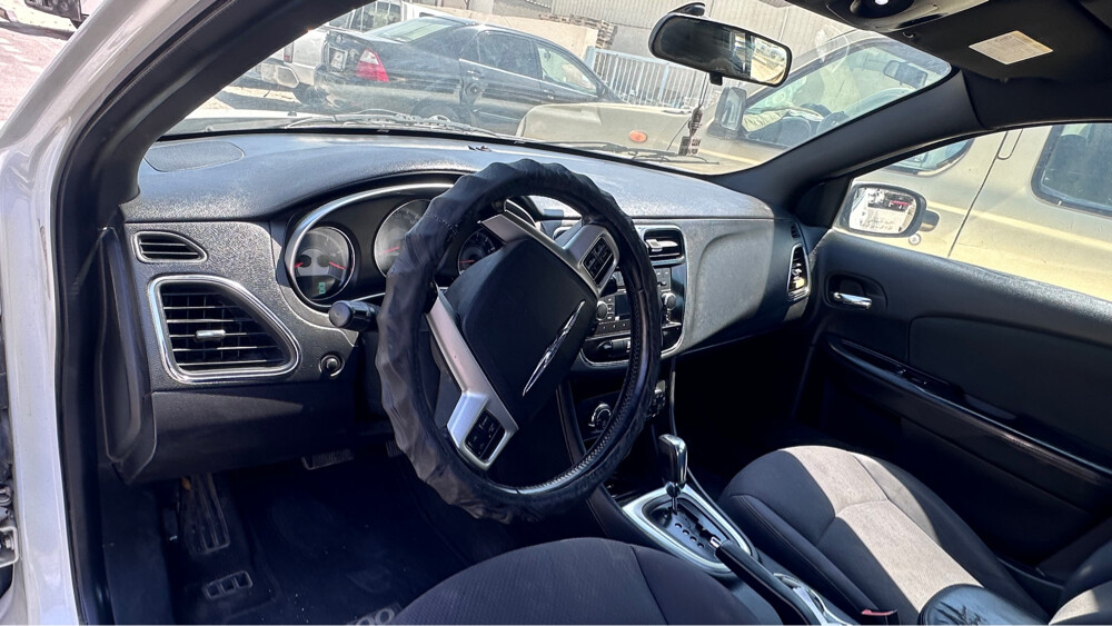 Chrysler 200 - 5