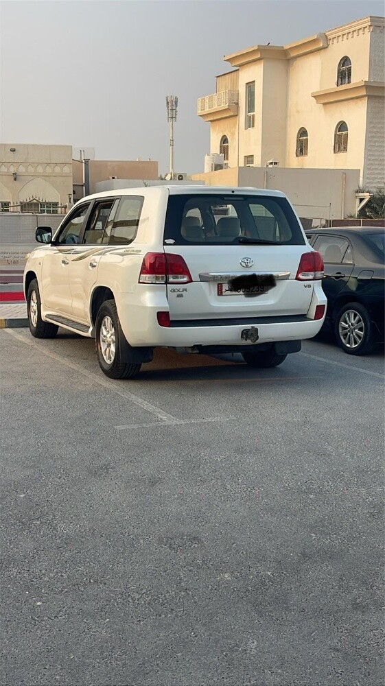 LAND CRUISER WHITE COLOUR GXR V8 - 3