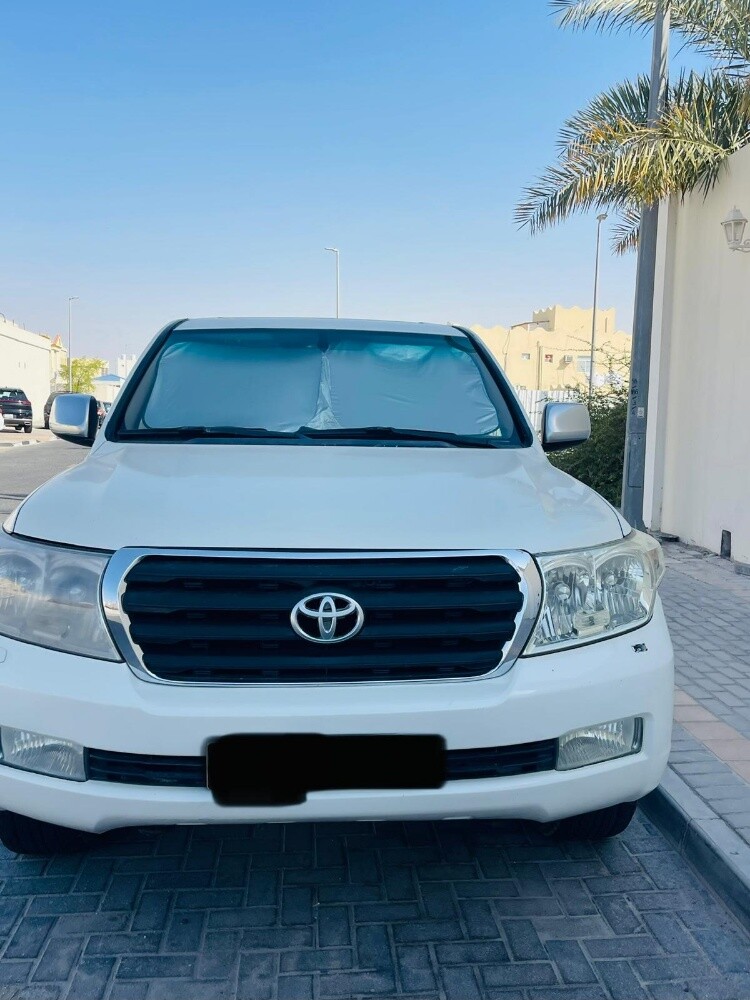 LAND CRUISER WHITE COLOUR GXR V8 - 2