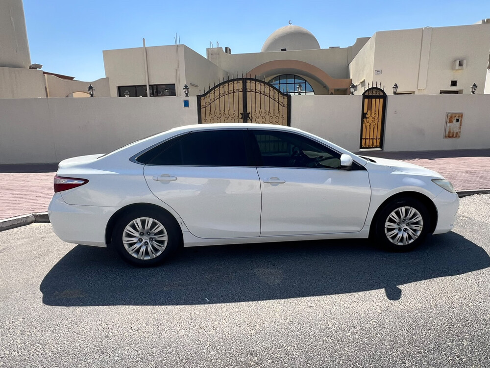 Toyota Camry GL 17 - 1