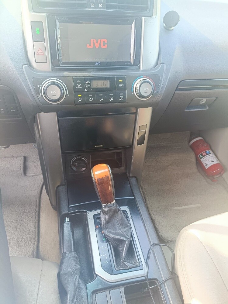 Toyota Prado first owner - 11