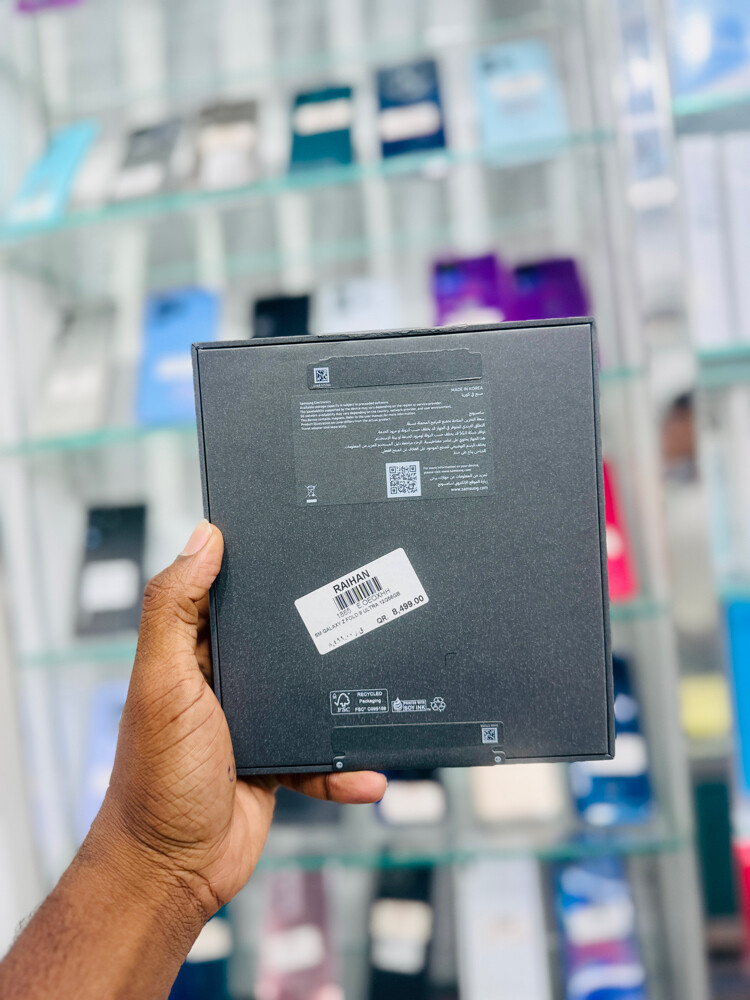 Samsung Galaxy Z Fold 8 Ultra  - 6