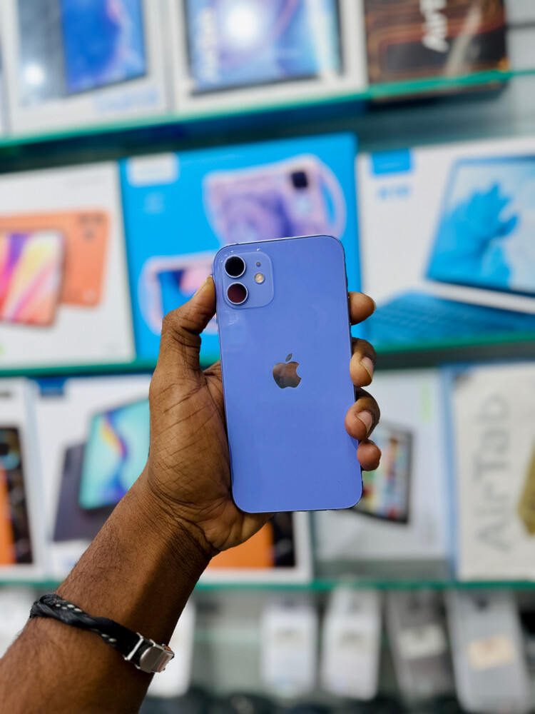 iPhone 12 - 3